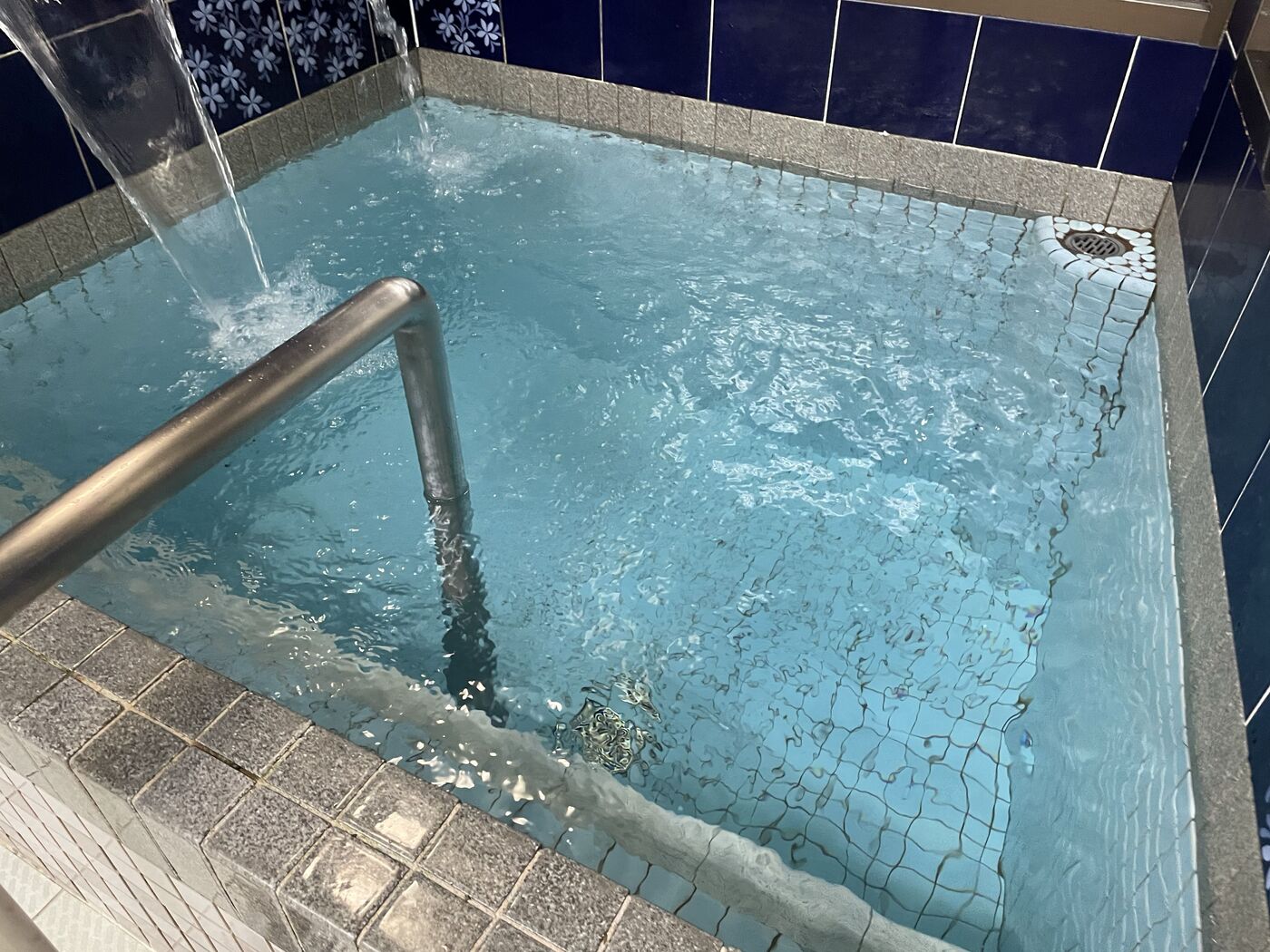 むらさき湯の水風呂の写真